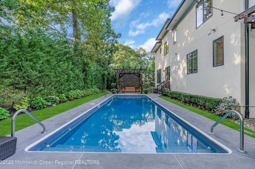 107 Adams Ave, Oakhurst, NJ 07755-1607