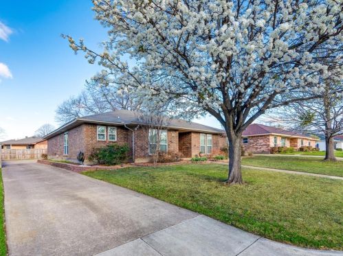 7529 Mapleleaf Dr, Fort Worth TX  76182-7908 exterior