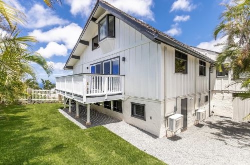 1111 Kaumoku St, Honolulu HI  96825-1303 exterior