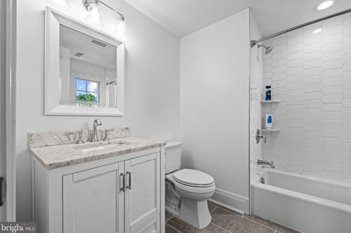 605 Warwick Rd, Tavistock NJ  08033-3926 exterior