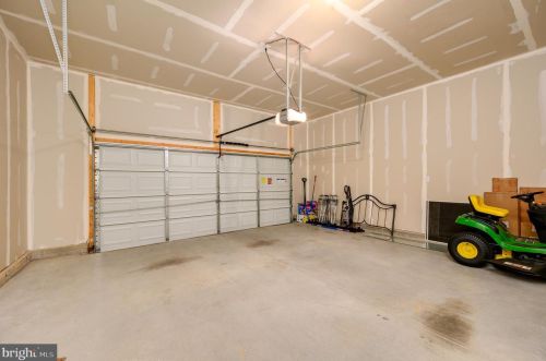 2331 Water Garden Dr, Hanover PA 17331-8319 exterior