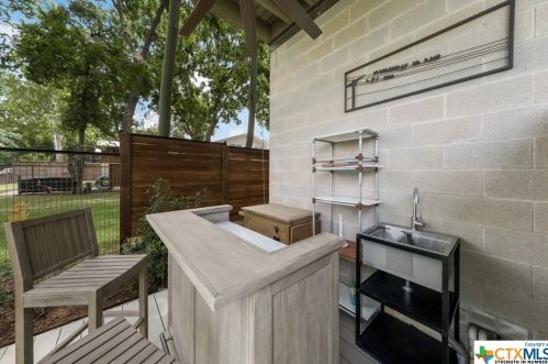 332 Mdw Lk Dr, Seguin TX 78155-9206 exterior