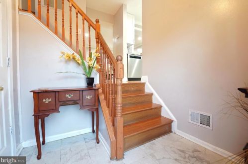 1900 Bronzegate Blvd, Silver Spring, MD 20904-1957