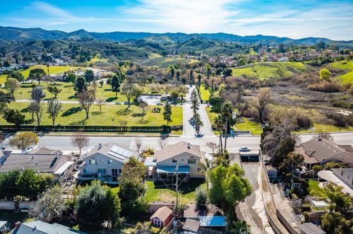 1349 Fitzgerald Rd, Simi Valley CA  93065-4480 exterior