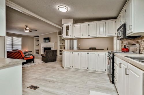 3809 Lands End Ct, Granbury TX  76048-6113 exterior