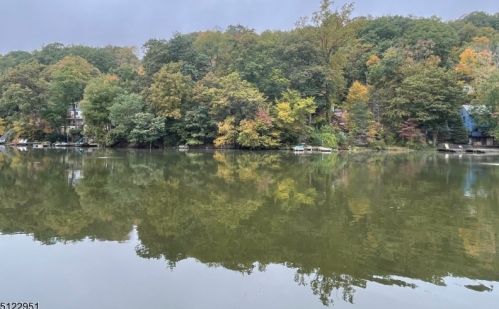 40 River Styx Rd, Hopatcong, NJ 07843-1827