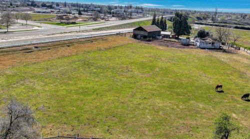 810 Warren Rd, Ripon, CA 95366-9532