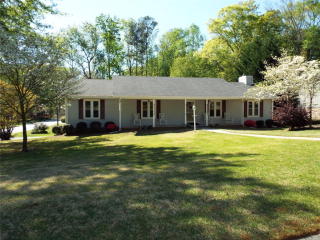 101 Debonaire Dr, Marietta, GA 30064-2135