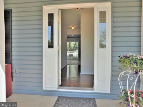 12520 Browns Ferry Rd, Herndon, VA 20170-5709