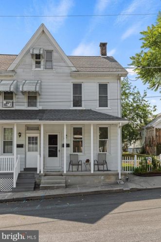 725 6th St, Lebanon, PA 17042-6832