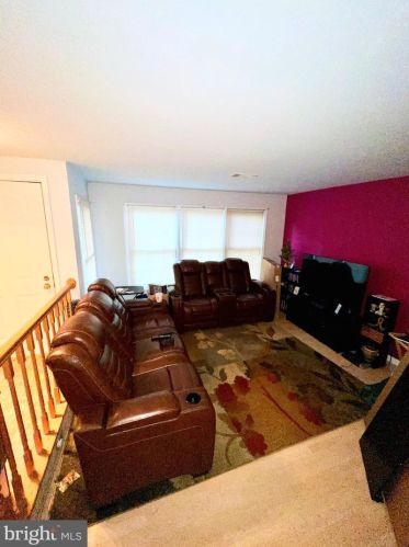 4037 Chetham Way, Woodbridge VA  22192-5081 exterior