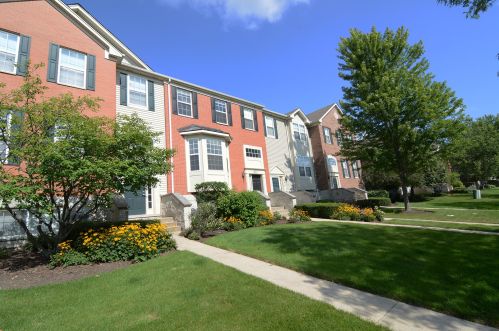 672 Lambert Ln, Hanover Park, IL 60103-2329