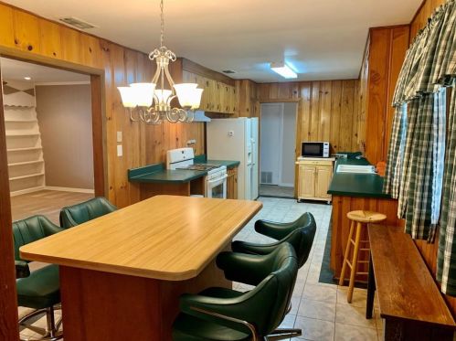 201 Sherman St, Nocona TX 76255-2732 exterior