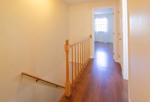 225 Fox Holw Dr, Hudson NH  03051-4885 exterior