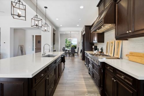 7756 Kingdom Dr, Riverside CA  92506 exterior