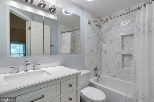 8725 Stone Hill Pl, Springfield VA  22153-1718 exterior