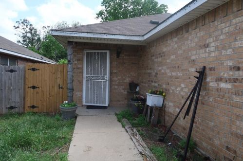 1816 Bessie St, Fort Worth TX  76104-1810 exterior