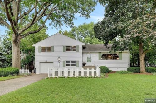 243 Burnside Pl, Ridgewood, NJ 07450-1701