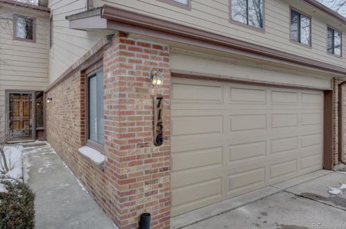 7156 Dry Creek Cir, Englewood, CO 80112-2542