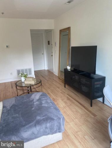 1305 Sayre Dr, Princeton NJ  08540-5830 exterior