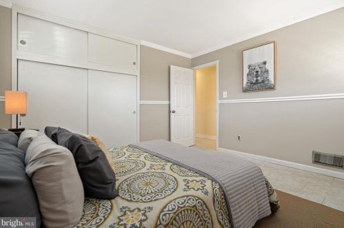 8017 Ellet Rd, Springfield VA  22151-1921 exterior