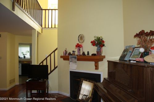 19 Clavendon Ct, Middletown NJ  07748-3534 exterior