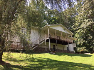 90 Cardinal Ln, Hayesville, NC 28904-6261