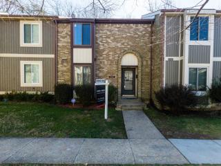 6081 Hollow Hill Ln, Springfield, VA 22152-1420
