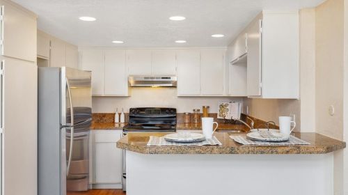 680 Ascot Dr, Vista, CA 92083-4201