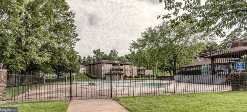5812 Royal Ridge Dr, Springfield VA  22152-1027 exterior