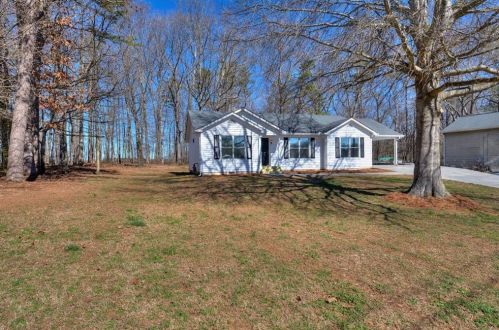 34 Winter Wood Trl, Taylorsville, GA 30178-1590