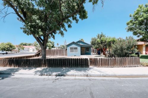 712 D St, Los Banos, CA 93635-3795