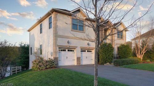 9 Efstis Ct, Town Center, NJ 07052-1439