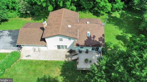 2122 Walnut Bottom Rd, Carlisle PA 17015-9122 exterior