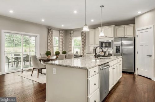 212 Tyler Dr, Hanover PA exterior