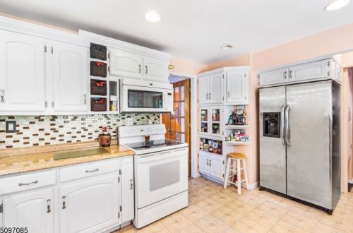 10 Vly Vw Ave, Dover NJ  07869-1316 exterior