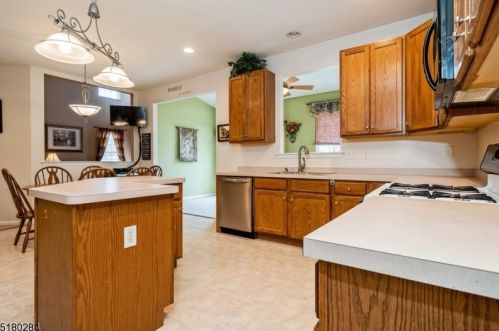 37 Dorset Dr, Hackettstown NJ  07840-5010 exterior