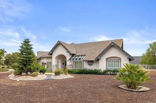 14459 Ranch Trail Dr, El Cajon, CA 92021-6701