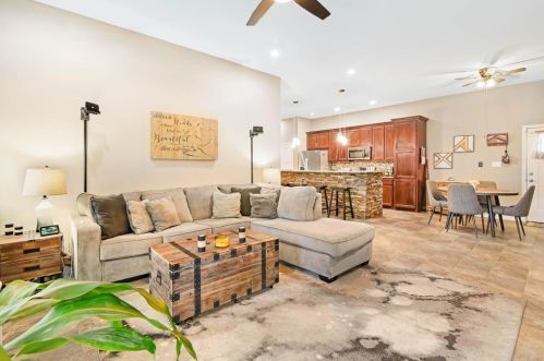 303 Walnut St, Whitewright TX 75491-2243 exterior