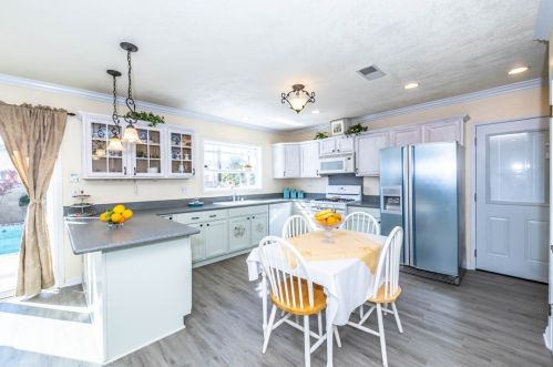 2050 Willow Ave, Anaheim, CA 92804-2559