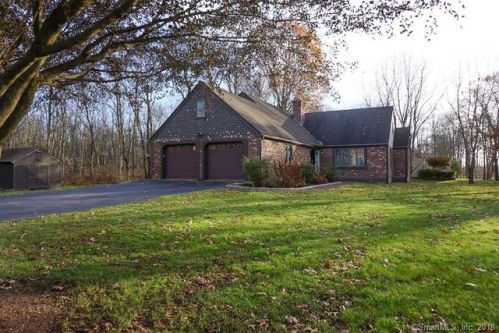 164 High Hill Rd, Wallingford, CT 06492-1934