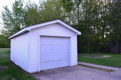 145 1st St, Braidwood, IL 60408-1703