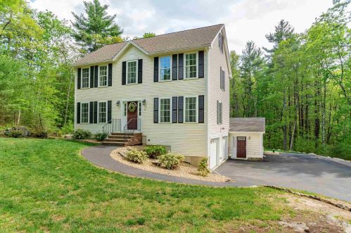 79 Bush Hill Rd, Pelham, NH 03076-3004