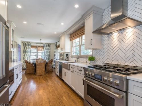 77 Spring Brook Rd, Morristown, NJ 07960-6322