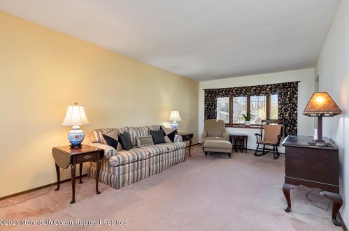 11 Cornell Dr, Hazlet, NJ 07730-2320