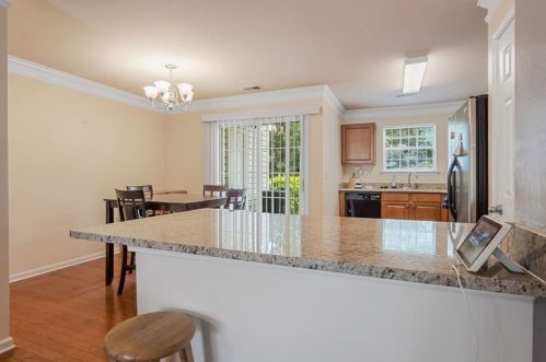 887 Crestwell Cir, Atlanta, GA 30331-8625