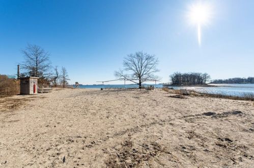 12 Splitrock Rd, Norwalk CT  06854-4713 exterior
