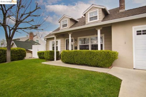 1320 Sherwood Dr, Concord, CA 94521-3350