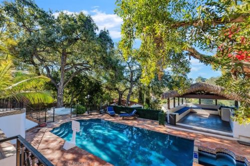 1664 Las Flores Dr, Glendale CA  91207-1200 exterior