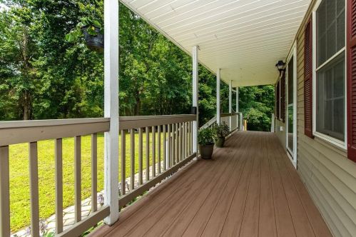 15 Chabot St, Somersworth, NH 03878-1302